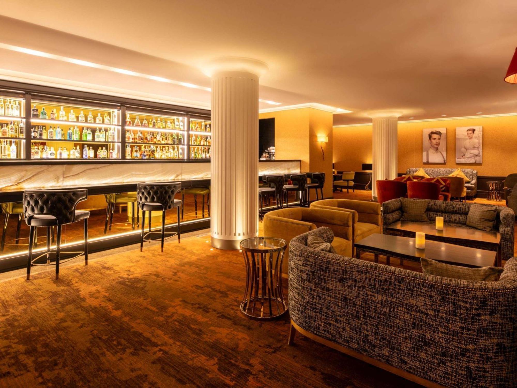 Sofitel Frankfurt Opera Hotel Frankfurt am Main Ngoại thất bức ảnh The bar at the 2018 London Design Festival