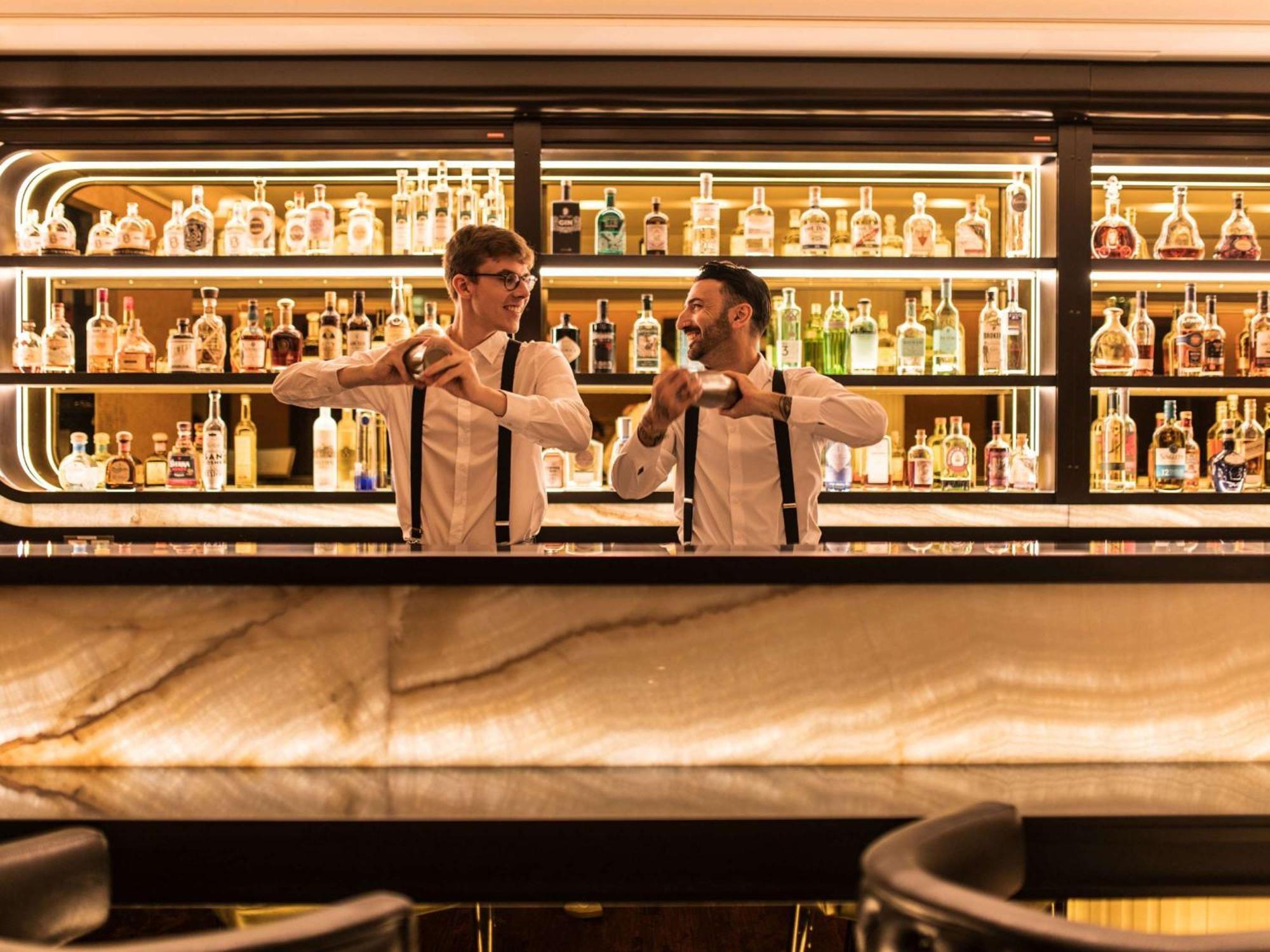 Sofitel Frankfurt Opera Hotel Frankfurt am Main Ngoại thất bức ảnh The bar at the London Edition