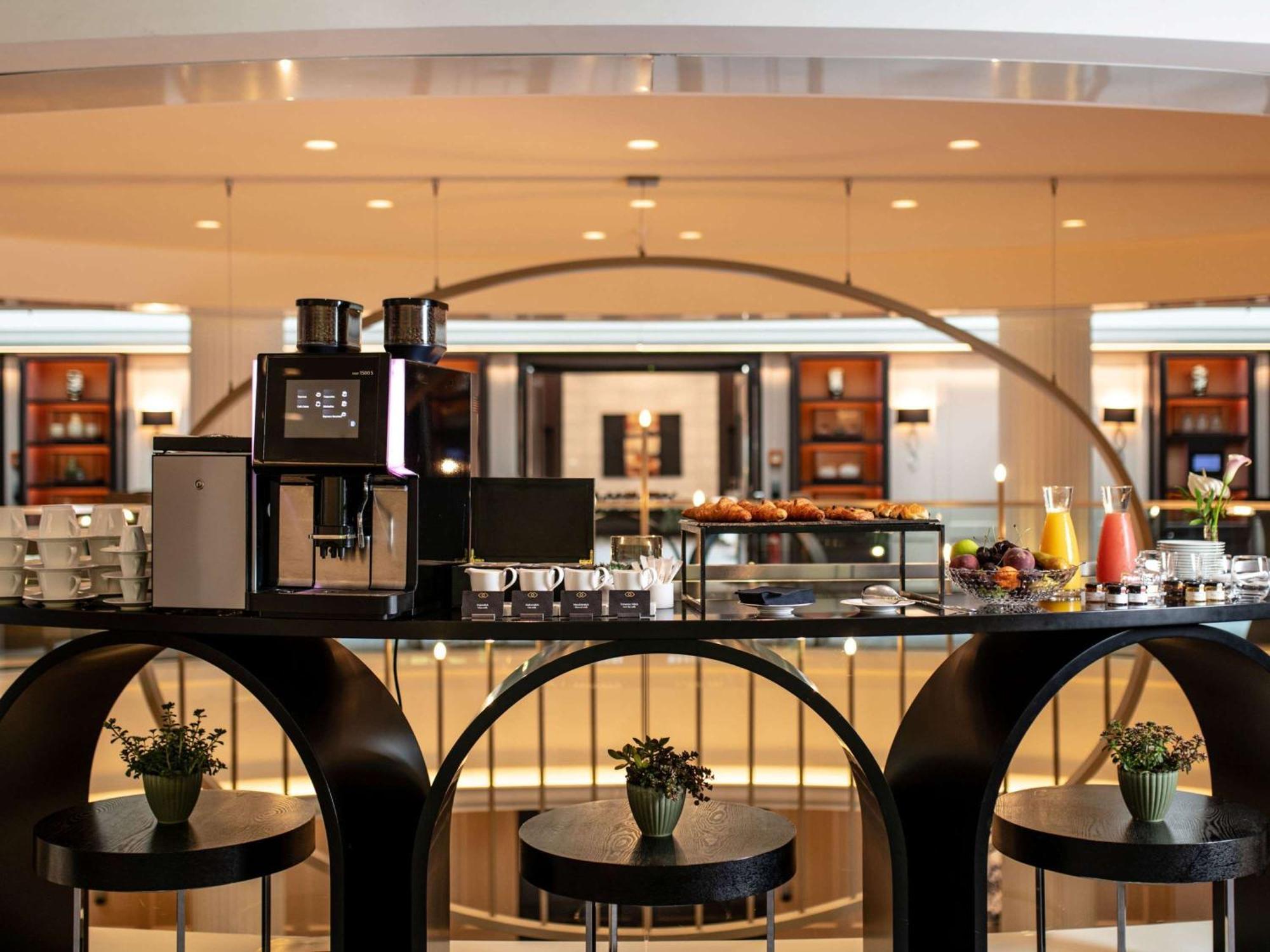 Sofitel Frankfurt Opera Hotel Frankfurt am Main Ngoại thất bức ảnh The Coffee Shop