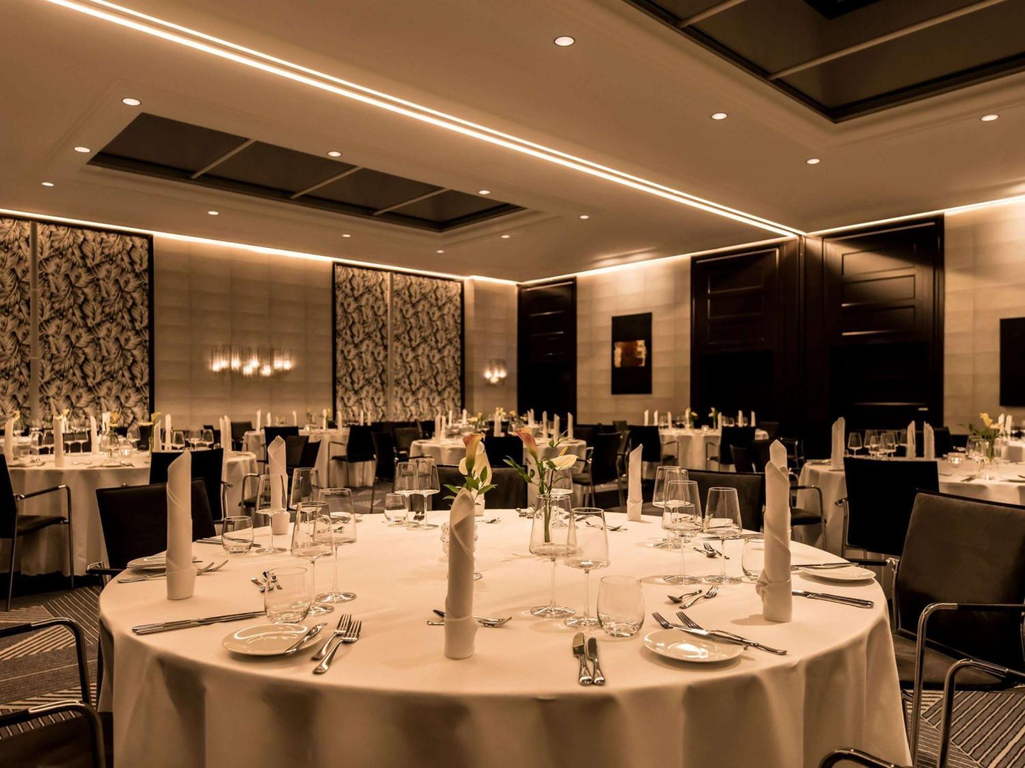Sofitel Frankfurt Opera Hotel Frankfurt am Main Ngoại thất bức ảnh The ballroom at the InterContinental London The O2