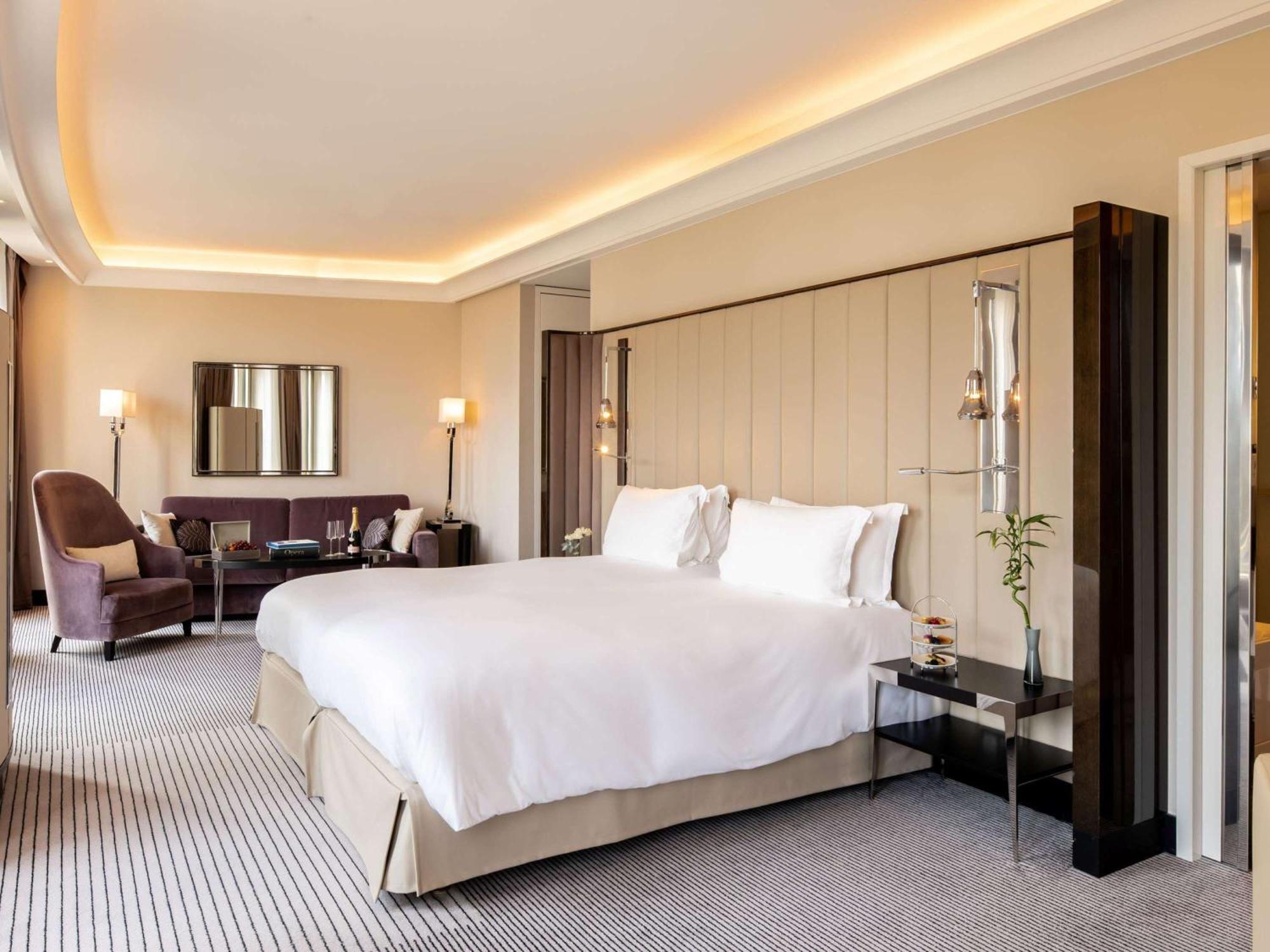 Sofitel Frankfurt Opera Hotel Frankfurt am Main Ngoại thất bức ảnh A suite at the InterContinental Paris Le Grand
